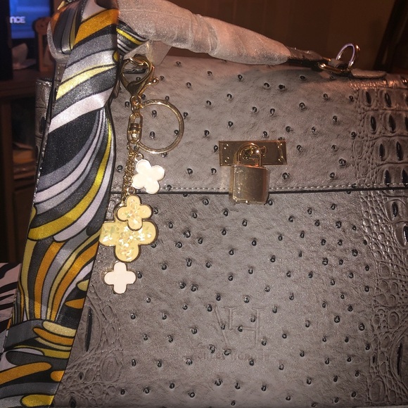 Elegant Gray Crocodile-Embossed Handbag(Ashley Hordge) - Picture 17 of 17